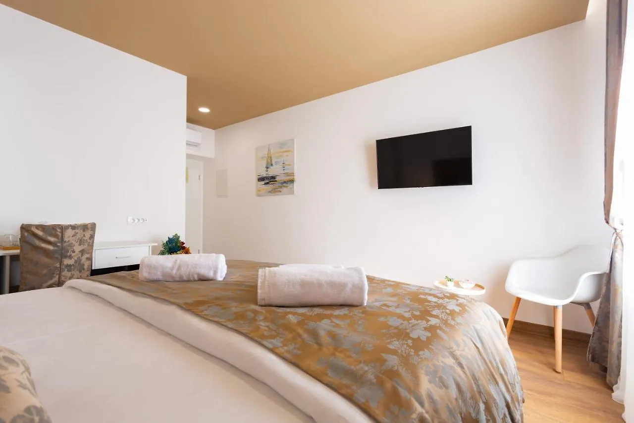 Luxury Rooms Fetivi Split 4*,