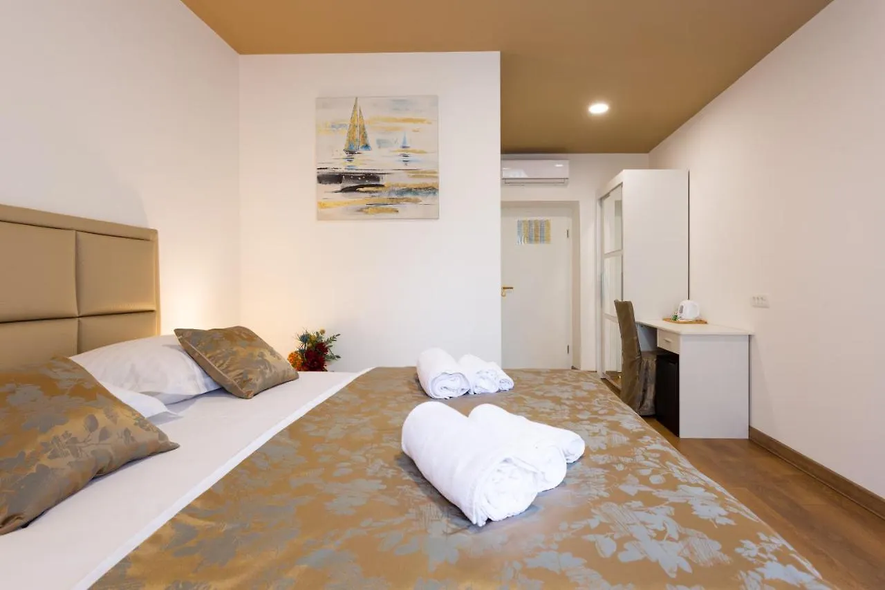 Luxury Rooms Fetivi Split 4*,  Croacia